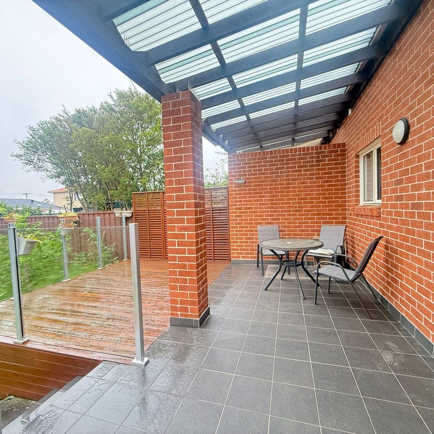 Modern 4 Bedrooms Luxury Duplex for Lease – Prime Bexley Location - Photo 1