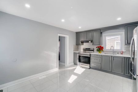 For Lease - 44 Sanford Street, Barrie, Ontario - Photo 3