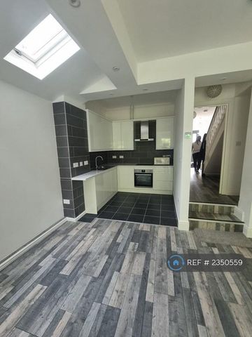 5 bedroom terraced house to rent - Photo 2