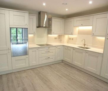 Queens Road, Weybridge, KT13 - Photo 2