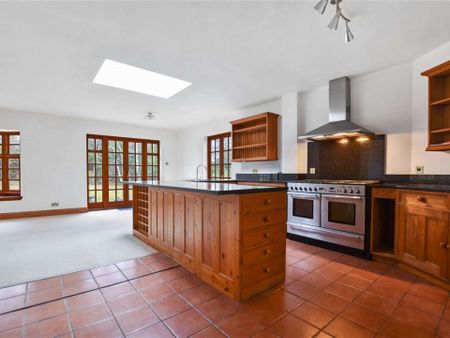 Copse Wood Way, Northwood, Middlesex, HA6 2TU - Photo 5