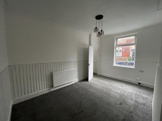 4 Bed End Terrace, Mitford Road, LS12 - Photo 1