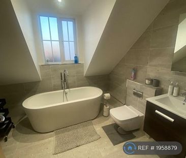 1 bedroom in a flat share to rent - Photo 5