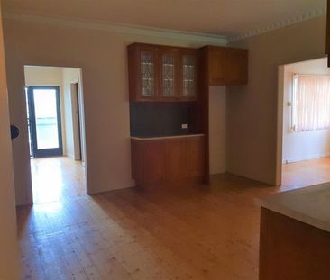 Charming Weatherboard Home in a Prime Location - Photo 6