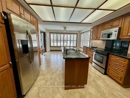 For Lease - 270 Arnold Avenue, Vaughan, Ontario - Photo 3