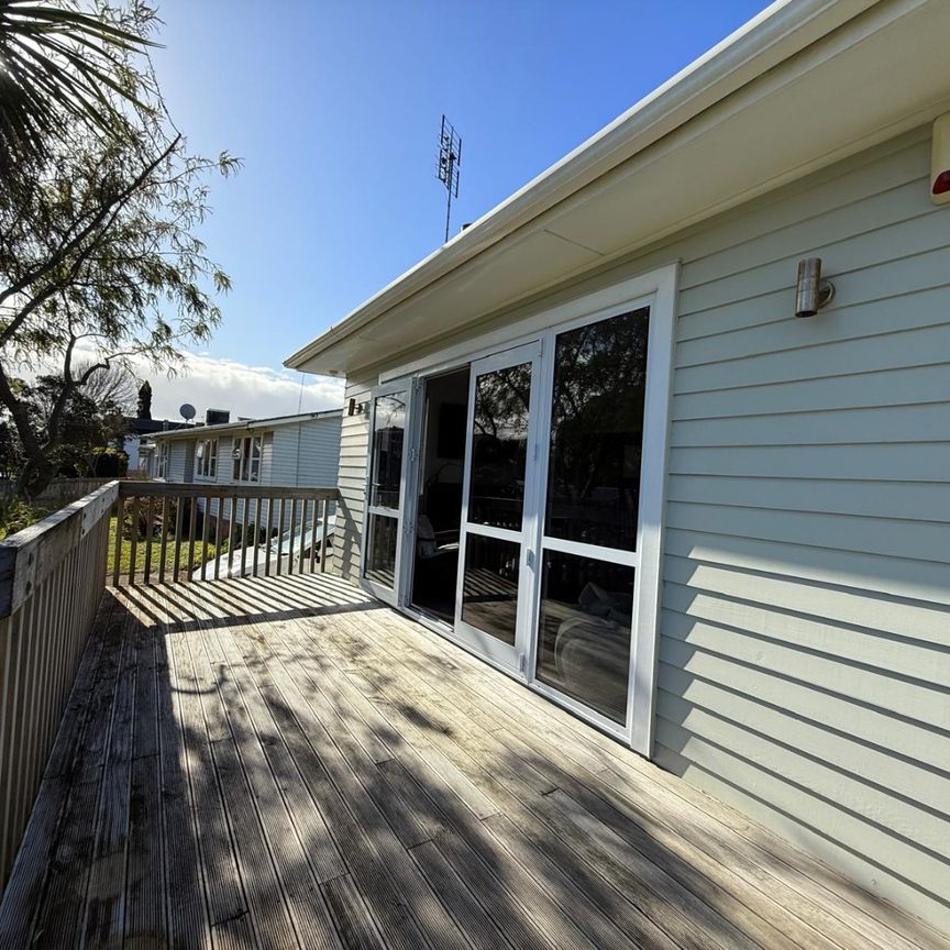 3-Bedroom Home in Prime Pakuranga Location - Photo 1