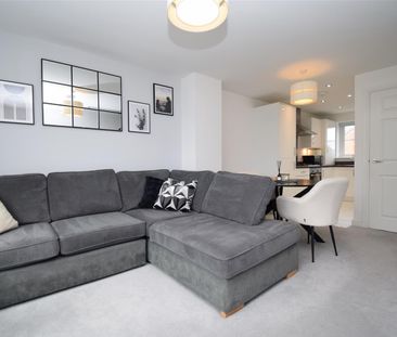 Beecham Square, Castleford - Photo 1