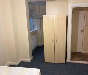 3 bedroom flat to rent - Photo 6