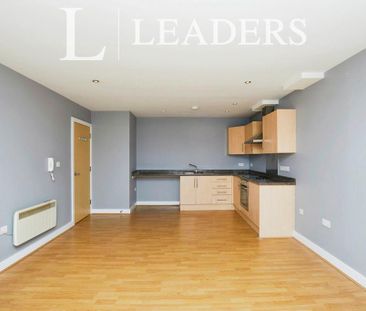 3 bedroom flat to rent - Photo 6