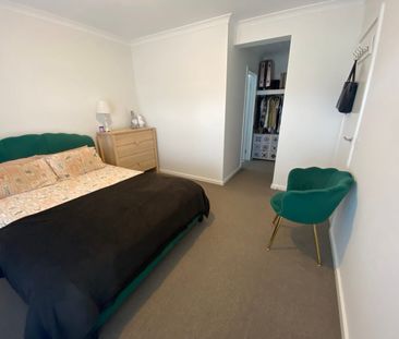 Near New 4 Bedroom Home - Photo 5