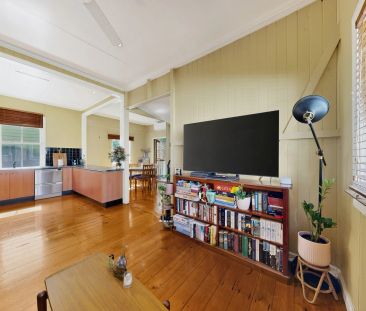 WELL-LOCATED COTTAGE WITH OUTDOOR LIVING - Photo 3