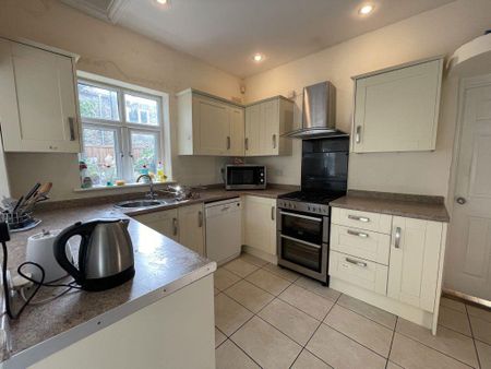 1 bedroom in a house share to rent - Photo 5