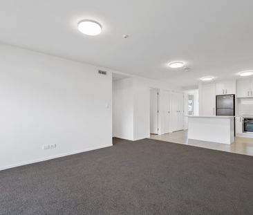 Spacious 3 Bedroom 2 Bathroom in great Location. - Photo 5