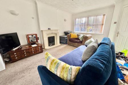 4 bedroom detached house to rent - Photo 2