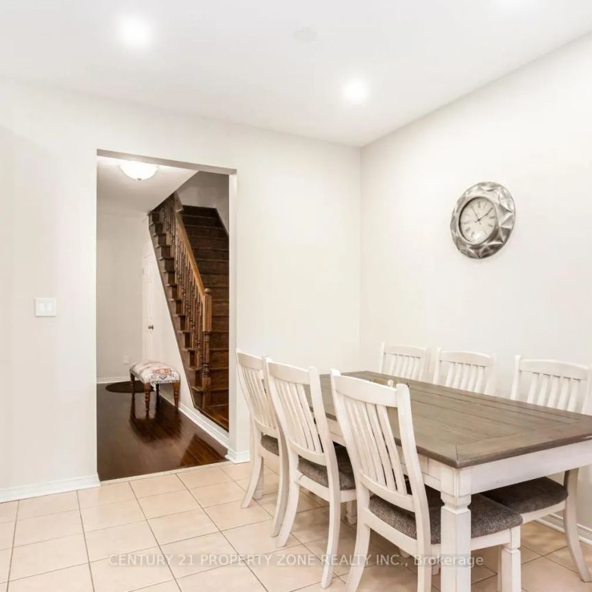 590 LOTT CRESCENT N - Photo 1