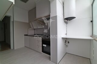 Apartment 2 bedrooms for rent Venteira Amadora - lots of natural light, air conditioning, kitchen - Photo 1