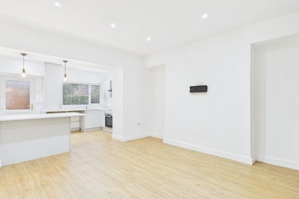 4 bedroom terraced house to rent - Photo 1