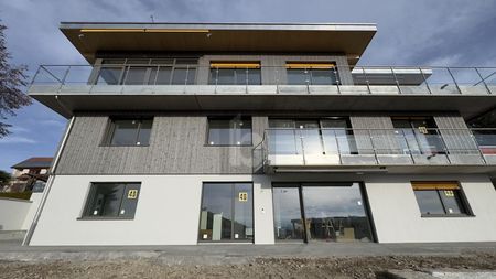 EXCLUSIVE, QUIET AND LIGHT-FLOODED HOME - Photo 3