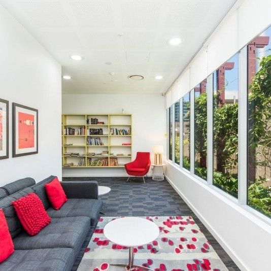 Modern Studio in the Heart of South Brisbane â Exceptional Value! - Photo 1
