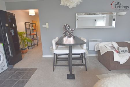 2 Bedroom Apartment - Photo 2