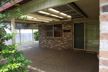 Spacious 4 Bedroom Family Home with Air-Conditioning & Outdoor Entertaining in New Auckland! - Photo 5