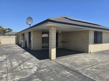 Spacious 4x2 Home with Double Garage - Photo 4