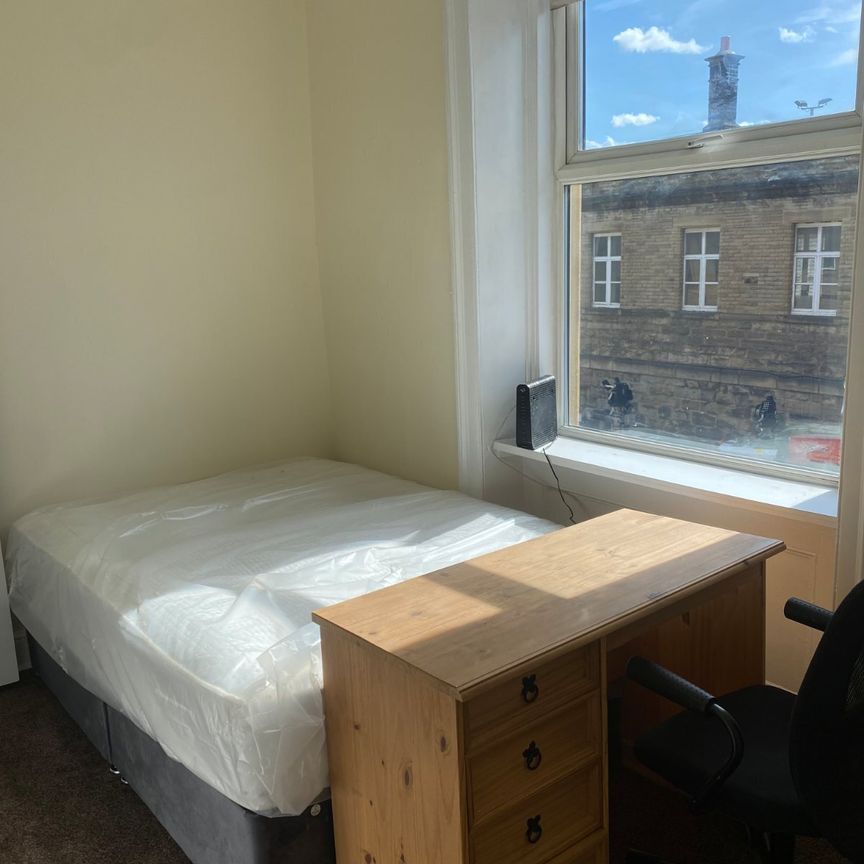 72 Fitzwilliam Street, Huddersfield, HD1 - Photo 1