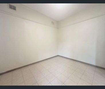 CONVENIENTLY LOCATED HOME - Photo 5