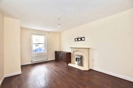 3 bed Terraced in Rainbow Road Erith, Dartford, DA8 2BT - Photo 2