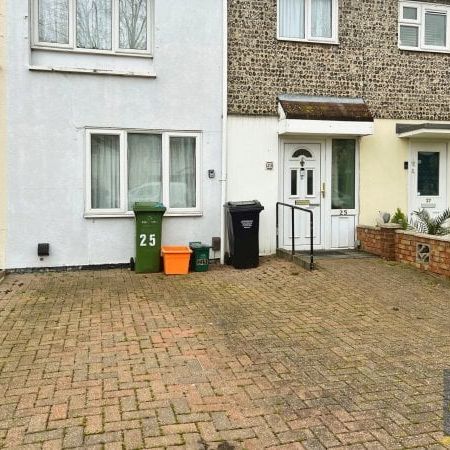 Neville Shaw, Basildon - Photo 1