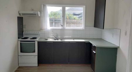 Spacious 3-Bedroom Home with Minor Dwelling in Manurewa - Photo 3