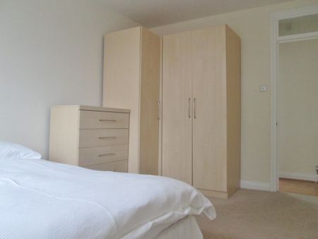 £1,095 - References Pending - Photo 4