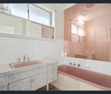 CENTRAL LOCATION - Photo 5