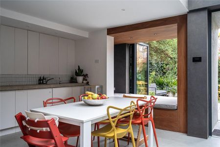 4 bedroom terraced house to rent - Photo 3