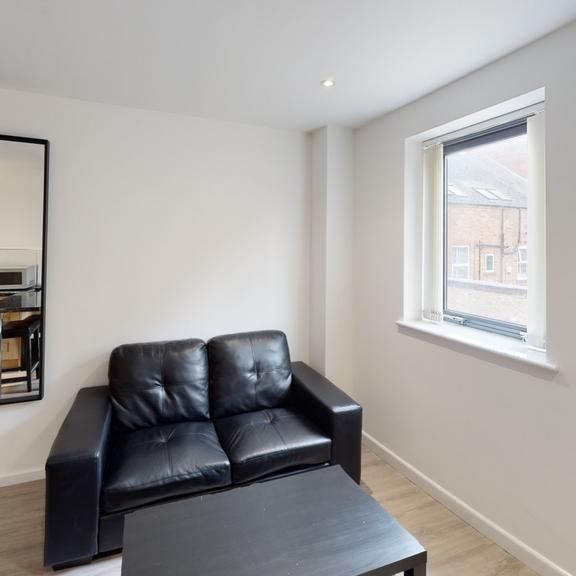 3 bedroom flat to rent - Photo 1