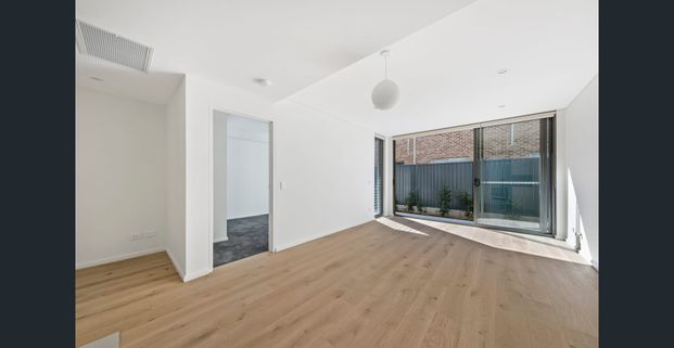 East Aspect courtyard large Living & Sunny - Photo 1