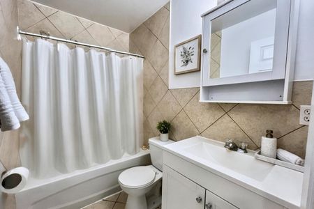 Westwood Garden Apartments - ALL INCLUSIVE - Photo 5