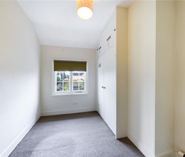 3 bedroom end of terrace house to rent - Photo 2