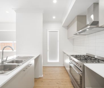 17 Avondale Circuit, Deebing Heights QLD 4306 - House For Rent | Do... - Photo 4