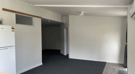 Sunny 2-Bedroom Home for Rent - Photo 2