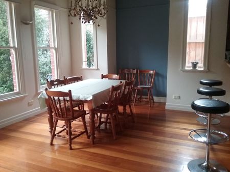 Elwood - Photo 2