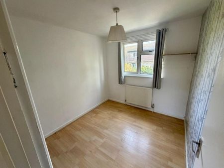 4 bedroom end of terrace house to rent - Photo 4