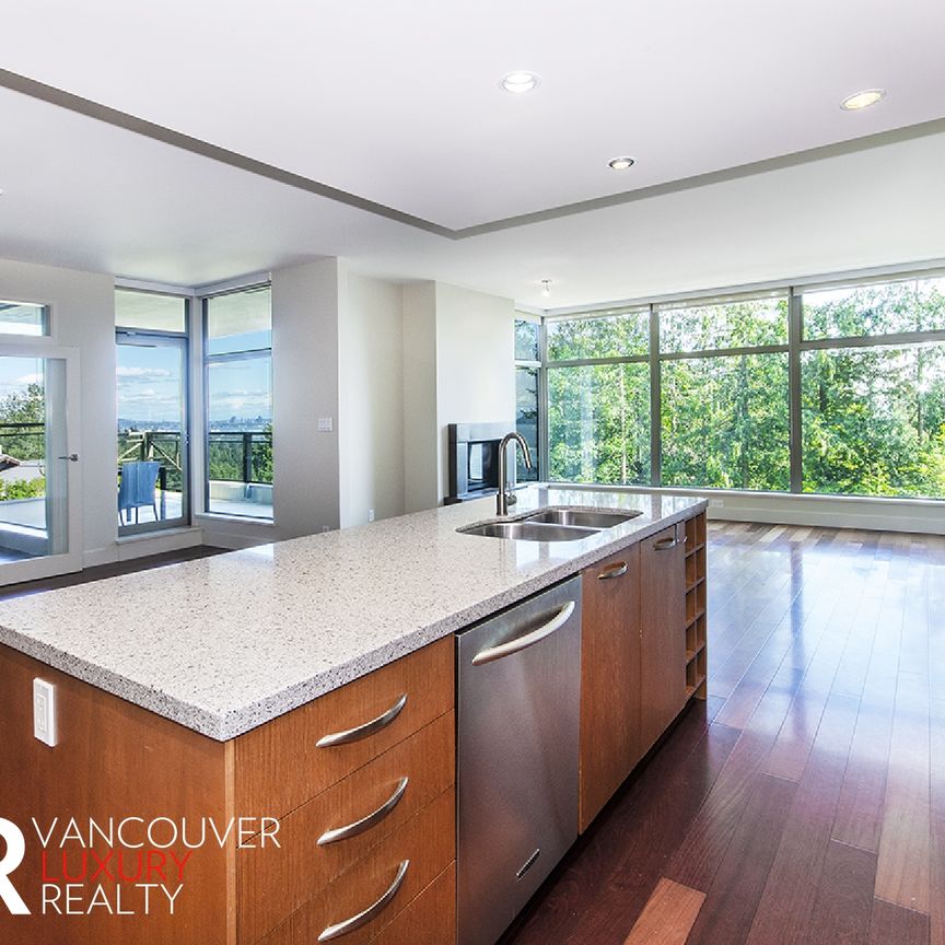 Condo in West Vancouver, BC - Photo 1