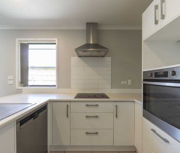 Executive Family Home - Photo 1