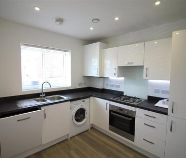 3 bedroom semi-detached house to rent - Photo 2