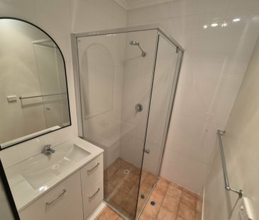 4 BEDROOM, 2 BATHROOM HOUSE IN EASTSIDE WITH LARGE OUTDOOR ENTERTAI... - Photo 3