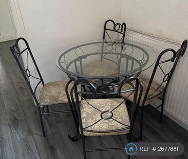 1 bedroom in a house share to rent - Photo 3