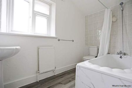 2 bedroom property to rent in London - Photo 4