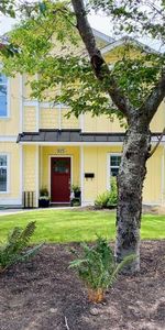 Bachelor Suite - Main Floor with High Ceilings - Oak Bay / Gonzales - Photo 3