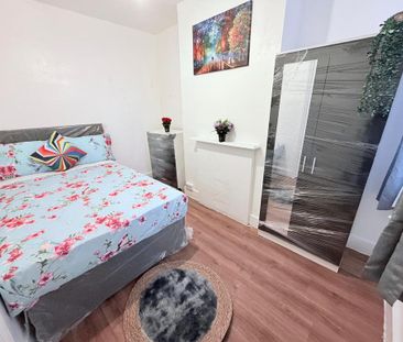5 bedroom semi-detached house to rent - Photo 5
